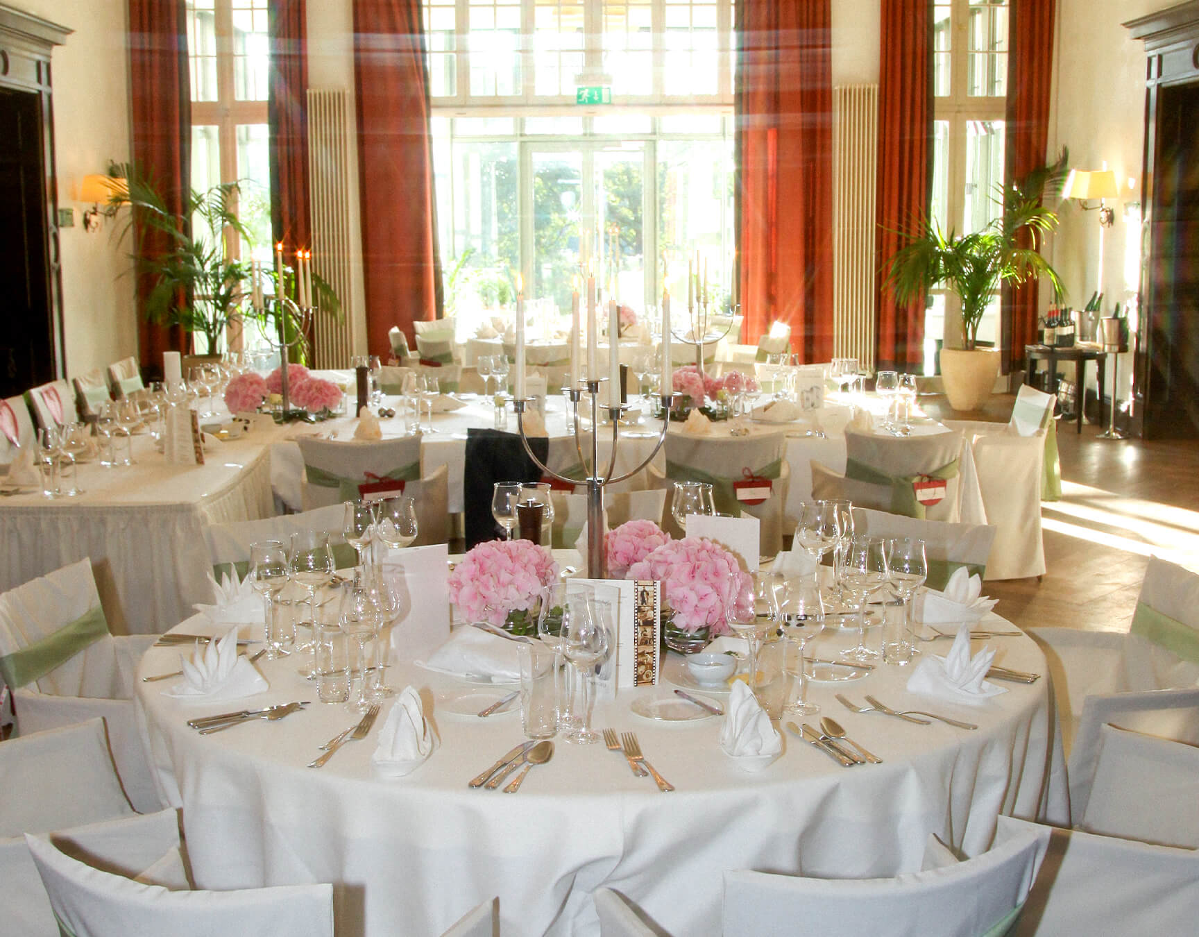 In einer prächtigen Villa am See heiraten: Das Seehaus von Schloss & Gut Liebenberg.