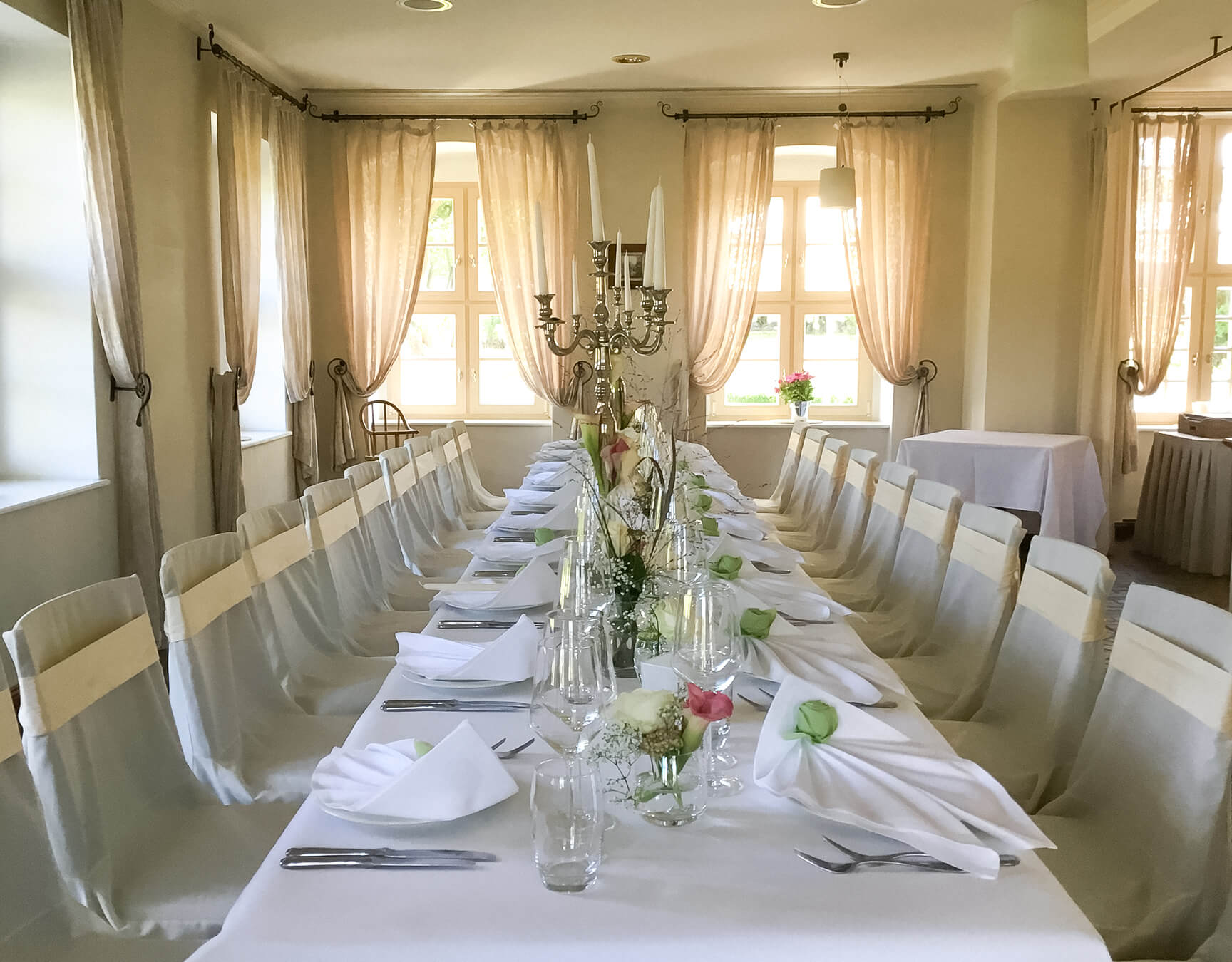 Festlich und stimmungsvoll: Ihre Hochzeit im Lindenhaus.