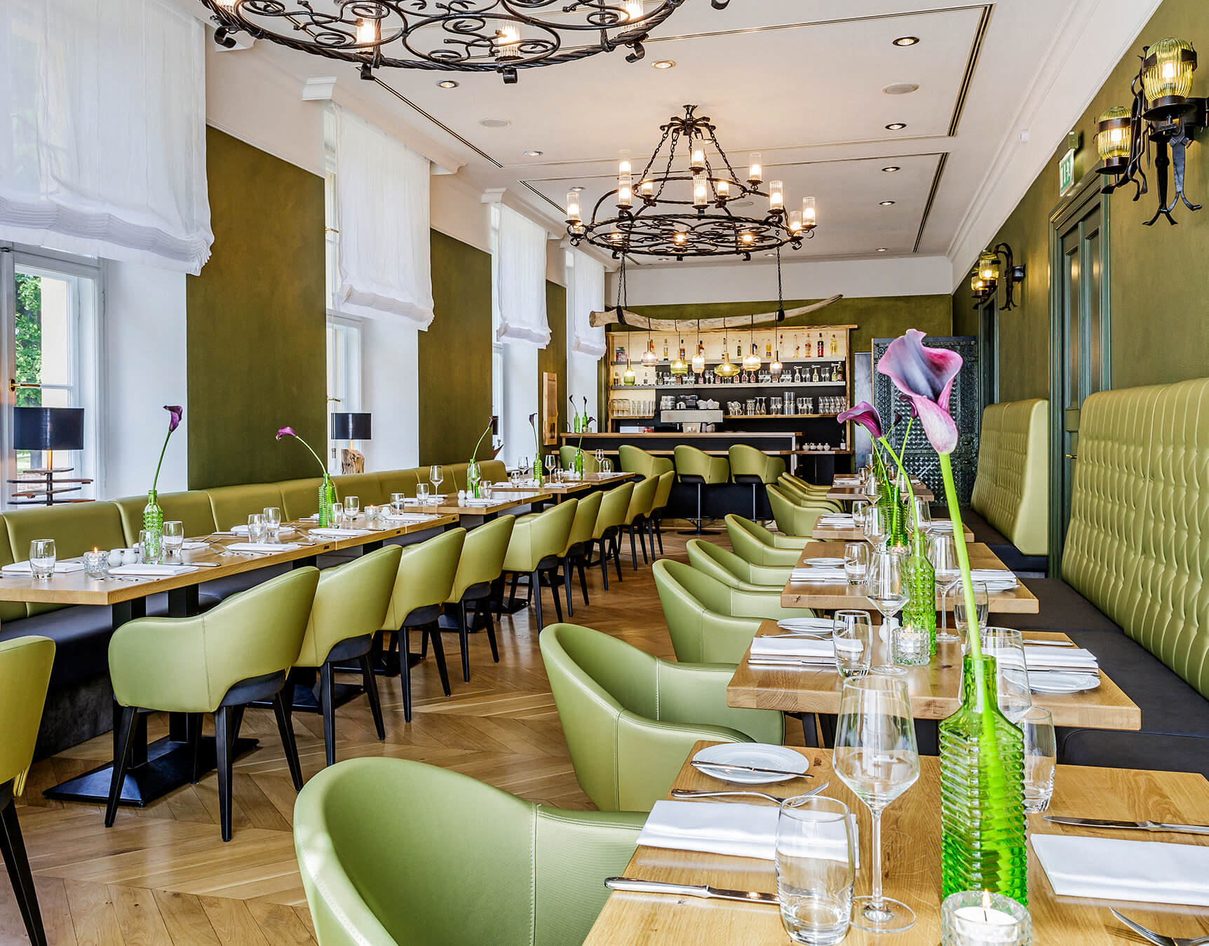 Das Schlossrestaurant wurde kürzlich renoviert und neu ausgestattet. Es steht unseren Hausgästen und für Feierlichkeiten zur Verfügung.