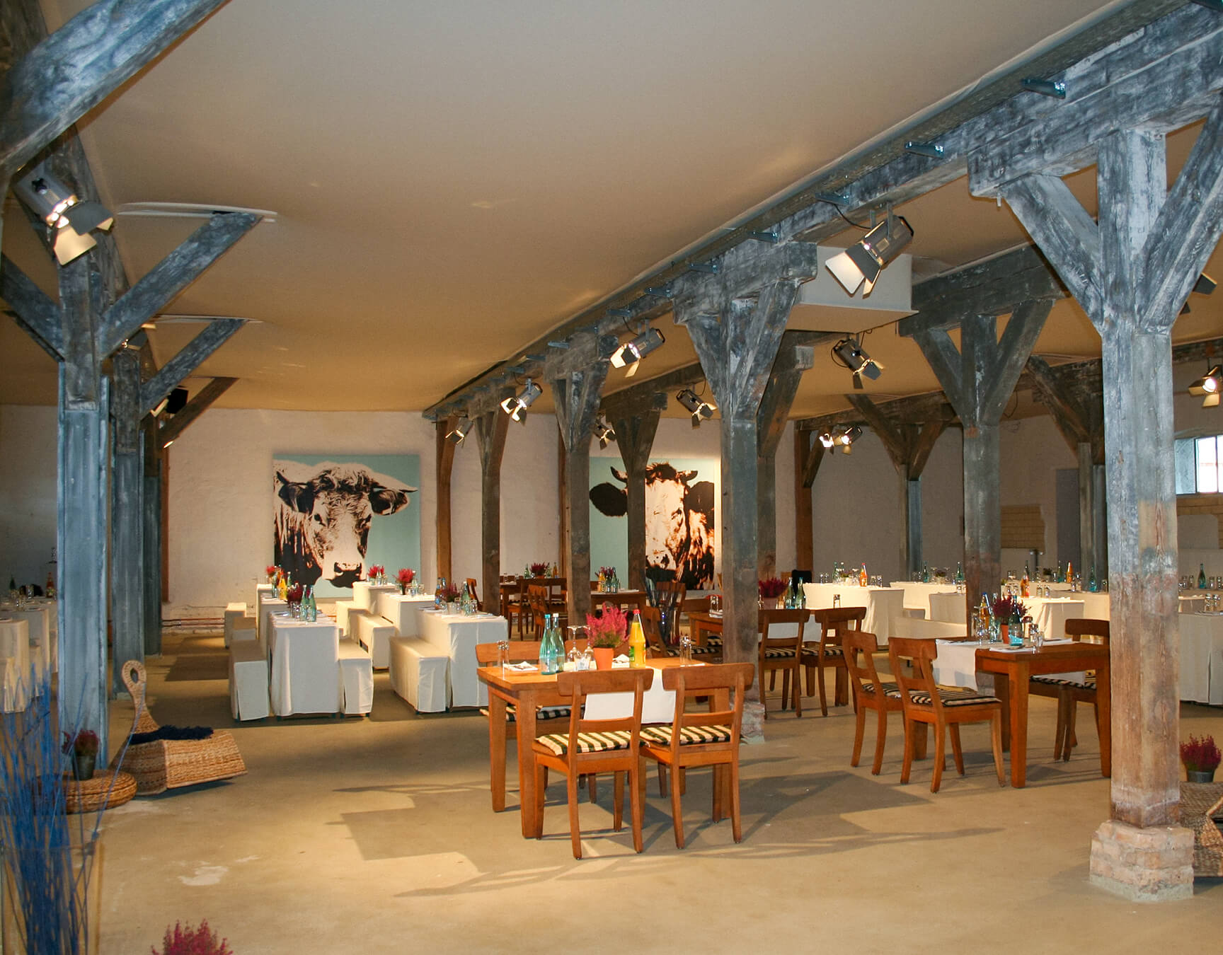 Sie mögen es rustikal und ländlich? Dann ist unser Rinderstall auf dem Gutshof Ihr Ort.