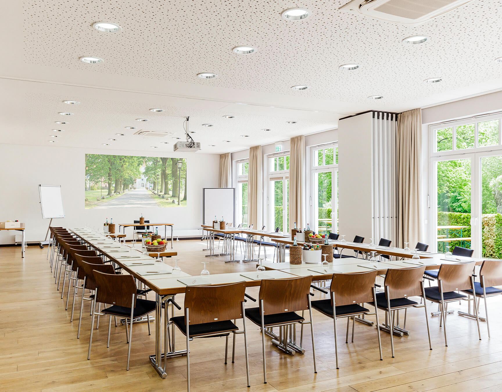 Tagungsraum Jadgtrainingszentrum Das Jadgtrainingszentrum verfügt über Tagungsräume.