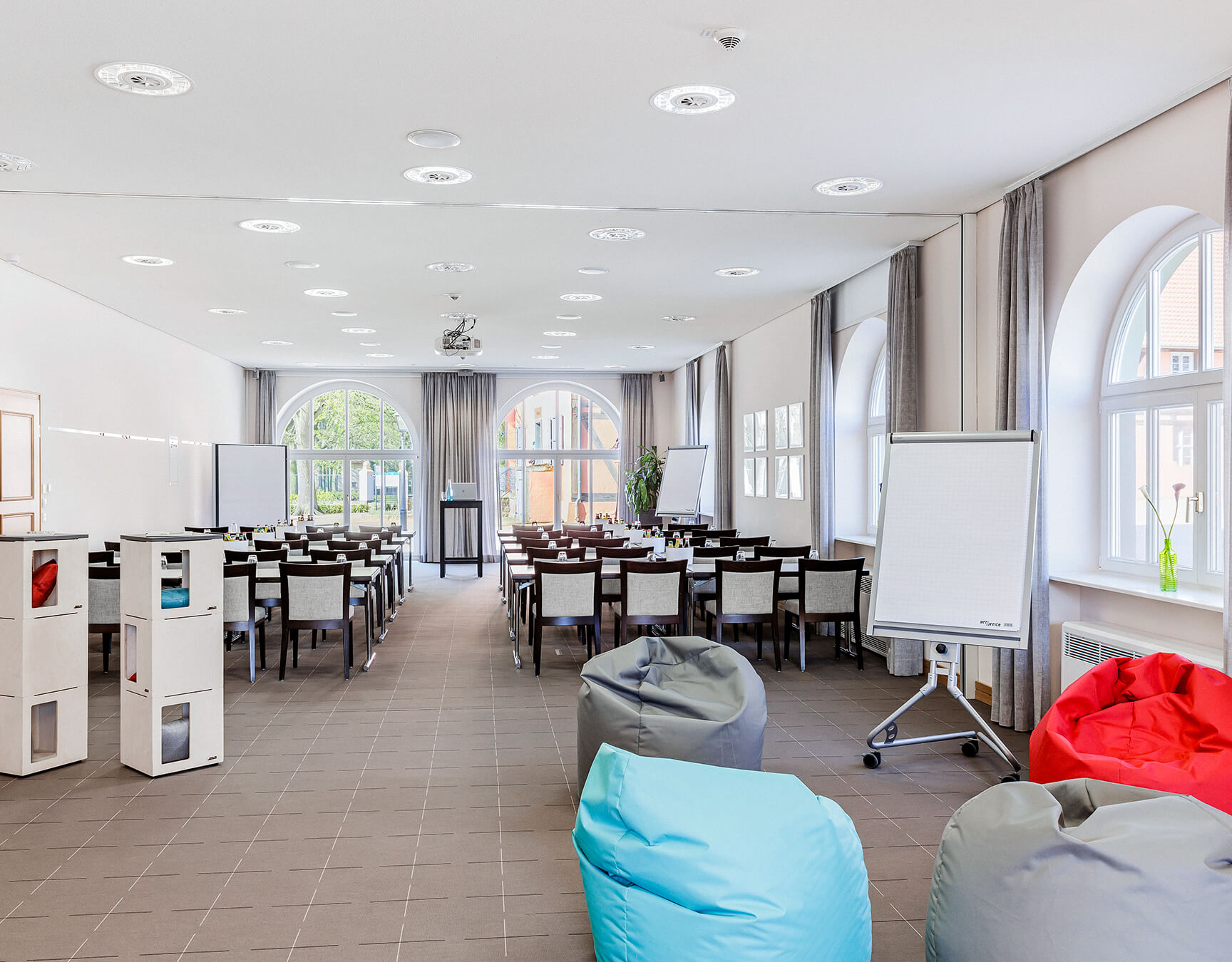 Seminarraum gross Nordische Halle In der Nordischen Halle von Schloss Liebenberg befinden sich unterschiedliche Tagungsräume.