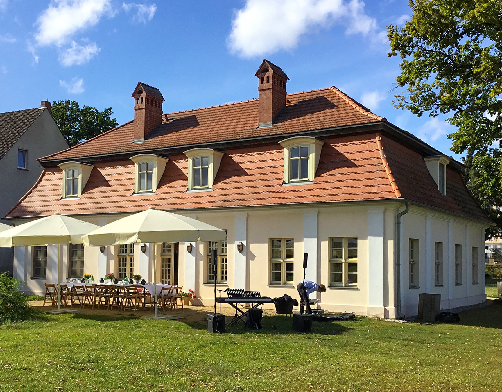 Das Lindenhaus im Gutspark ist ein idealer Ort für Hochzeiten und andere Veranstaltungen.